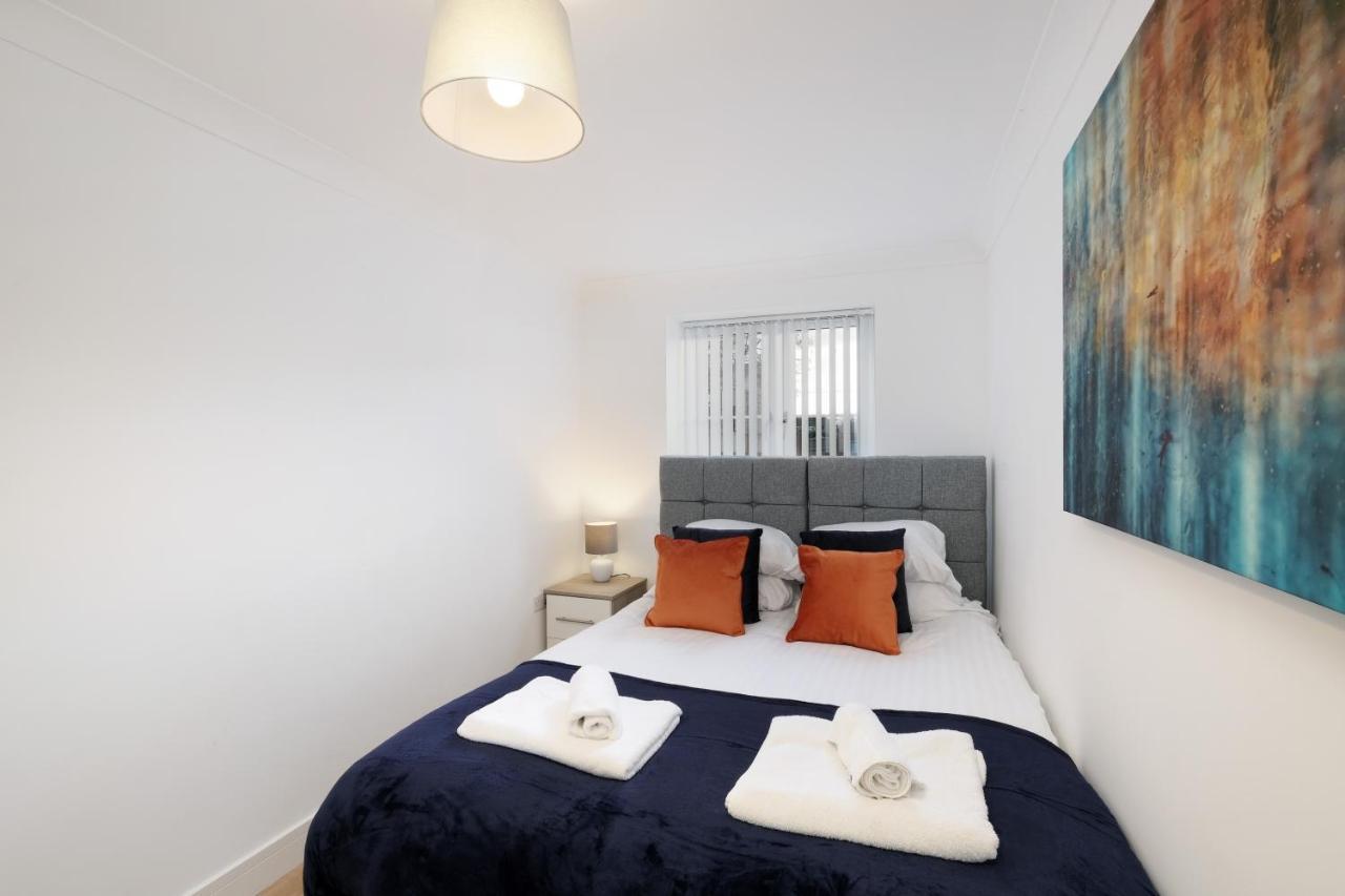 Pinewood Studios, Iver Slough Heathrow 1 & 2 Bedroom Apartments With Parking By Arista Living Exterior foto