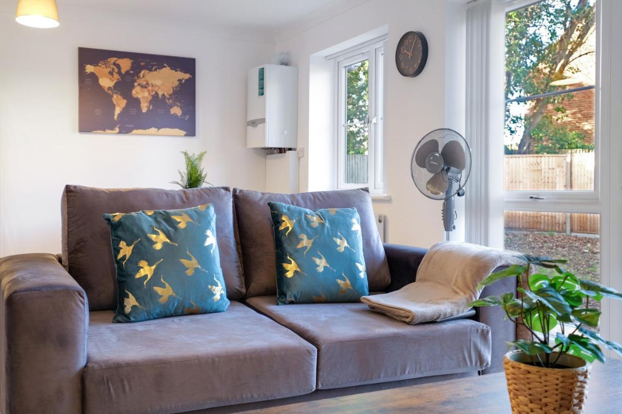 Pinewood Studios, Iver Slough Heathrow 1 & 2 Bedroom Apartments With Parking By Arista Living Exterior foto