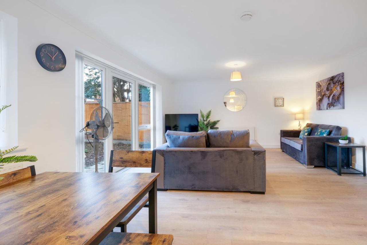 Pinewood Studios, Iver Slough Heathrow 1 & 2 Bedroom Apartments With Parking By Arista Living Exterior foto