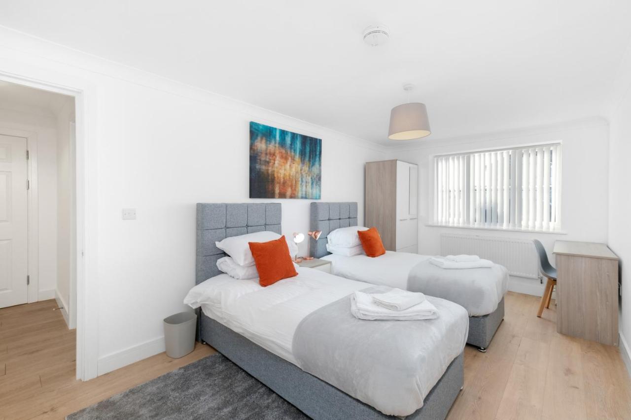 Pinewood Studios, Iver Slough Heathrow 1 & 2 Bedroom Apartments With Parking By Arista Living Exterior foto