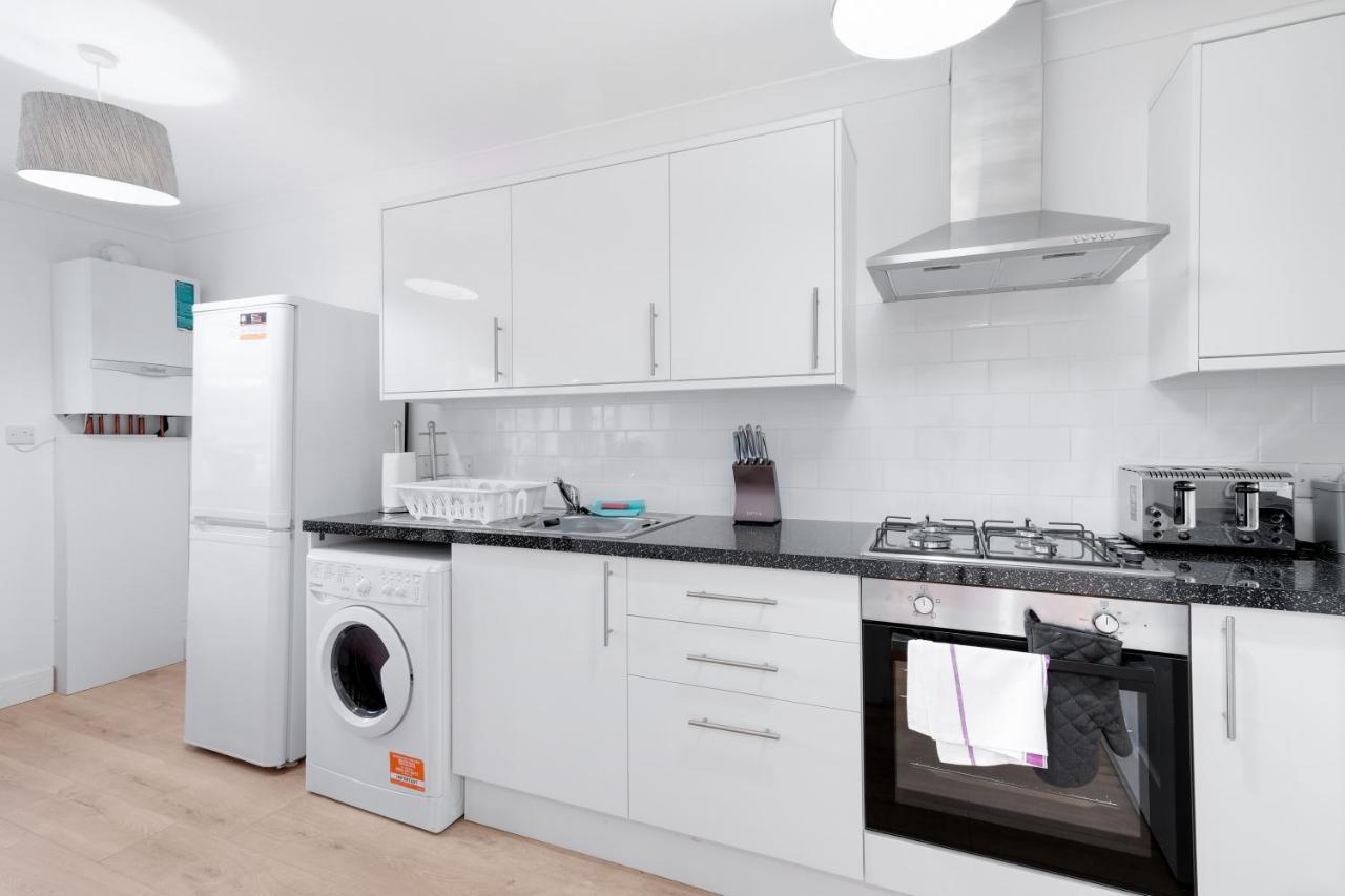Pinewood Studios, Iver Slough Heathrow 1 & 2 Bedroom Apartments With Parking By Arista Living Exterior foto