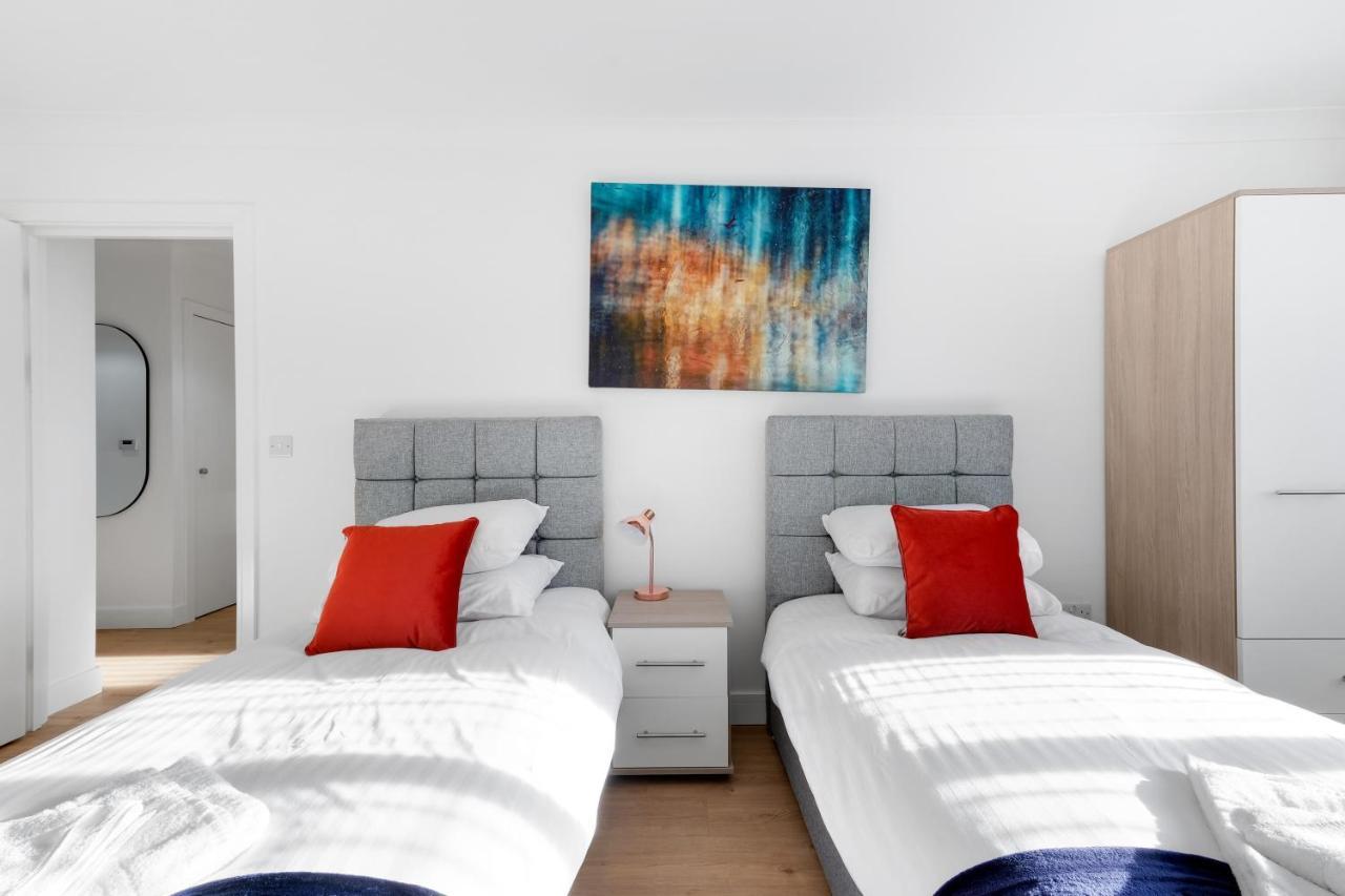 Pinewood Studios, Iver Slough Heathrow 1 & 2 Bedroom Apartments With Parking By Arista Living Exterior foto