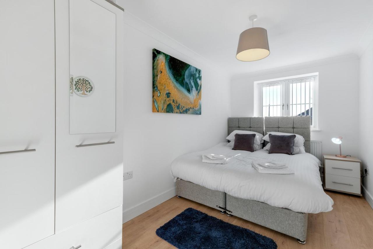Pinewood Studios, Iver Slough Heathrow 1 & 2 Bedroom Apartments With Parking By Arista Living Exterior foto