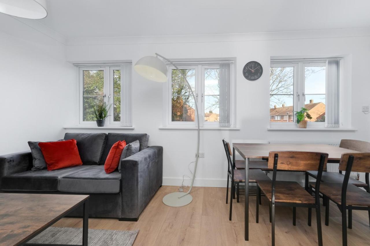 Pinewood Studios, Iver Slough Heathrow 1 & 2 Bedroom Apartments With Parking By Arista Living Exterior foto