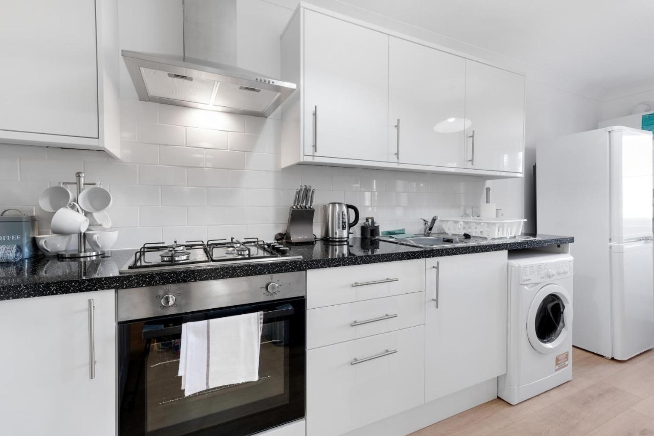 Pinewood Studios, Iver Slough Heathrow 1 & 2 Bedroom Apartments With Parking By Arista Living Exterior foto