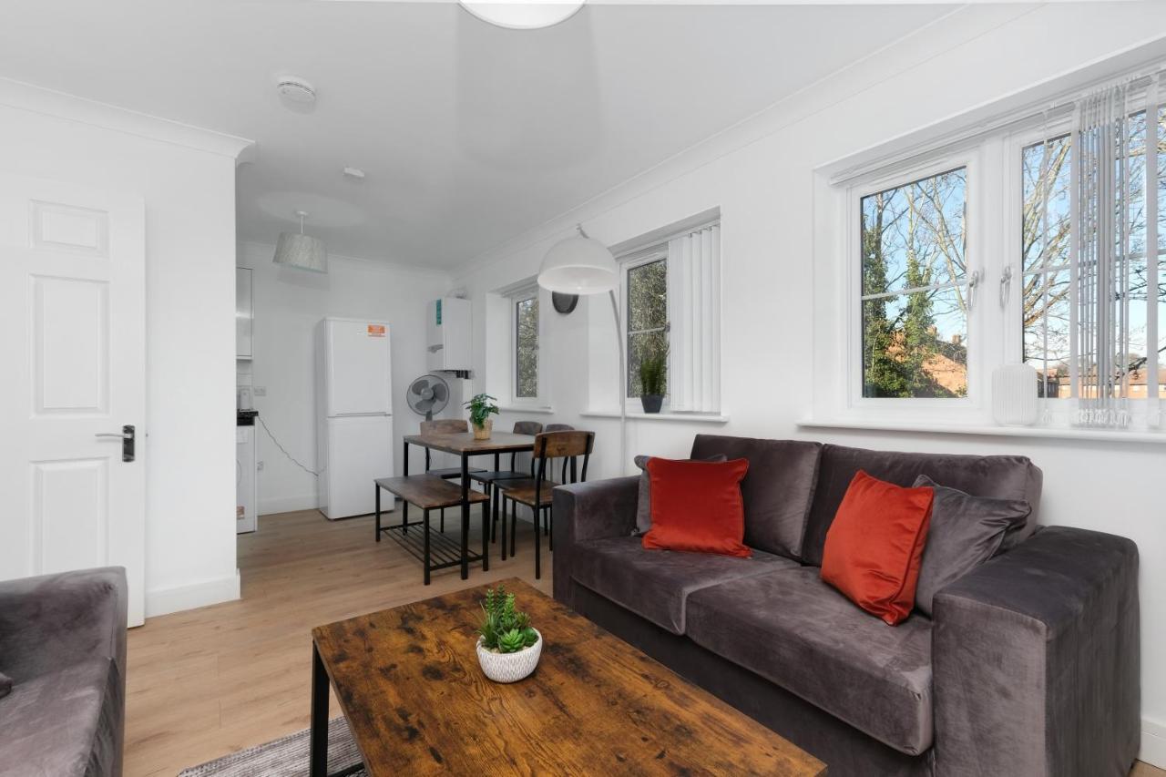 Pinewood Studios, Iver Slough Heathrow 1 & 2 Bedroom Apartments With Parking By Arista Living Exterior foto