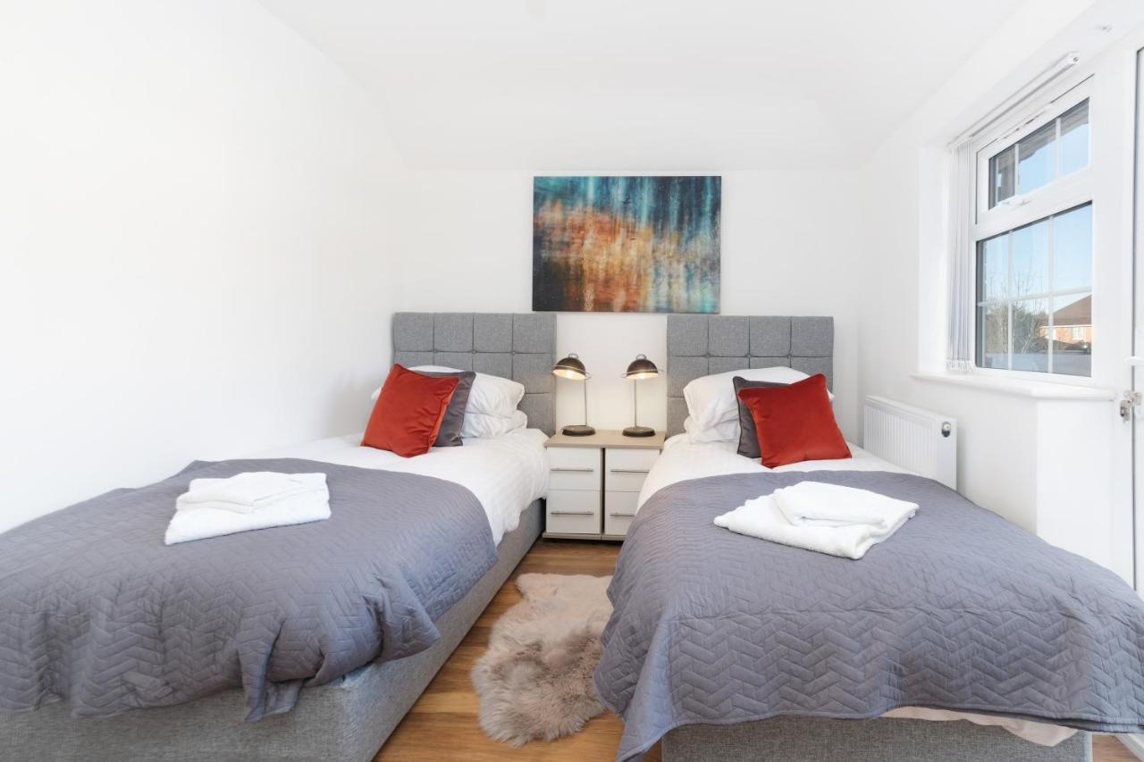 Pinewood Studios, Iver Slough Heathrow 1 & 2 Bedroom Apartments With Parking By Arista Living Exterior foto