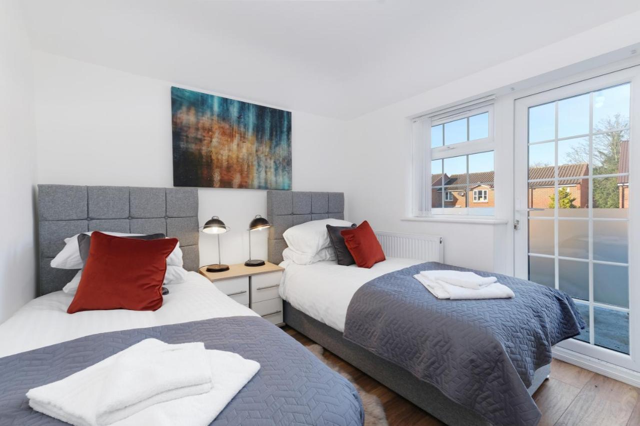 Pinewood Studios, Iver Slough Heathrow 1 & 2 Bedroom Apartments With Parking By Arista Living Exterior foto