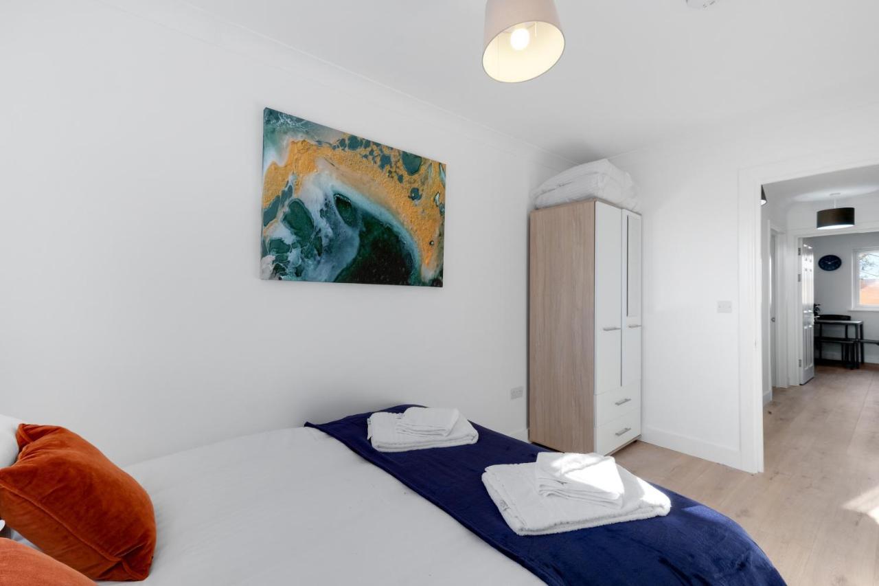 Pinewood Studios, Iver Slough Heathrow 1 & 2 Bedroom Apartments With Parking By Arista Living Exterior foto