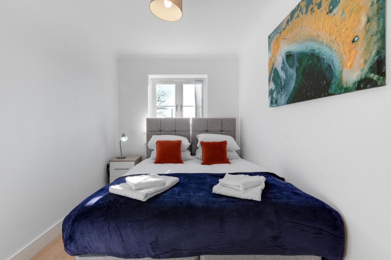 Pinewood Studios, Iver Slough Heathrow 1 & 2 Bedroom Apartments With Parking By Arista Living Exterior foto