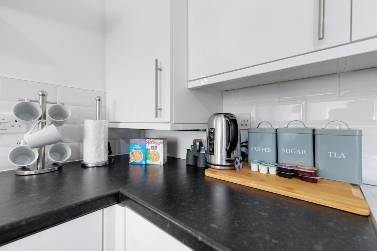 Pinewood Studios, Iver Slough Heathrow 1 & 2 Bedroom Apartments With Parking By Arista Living Exterior foto