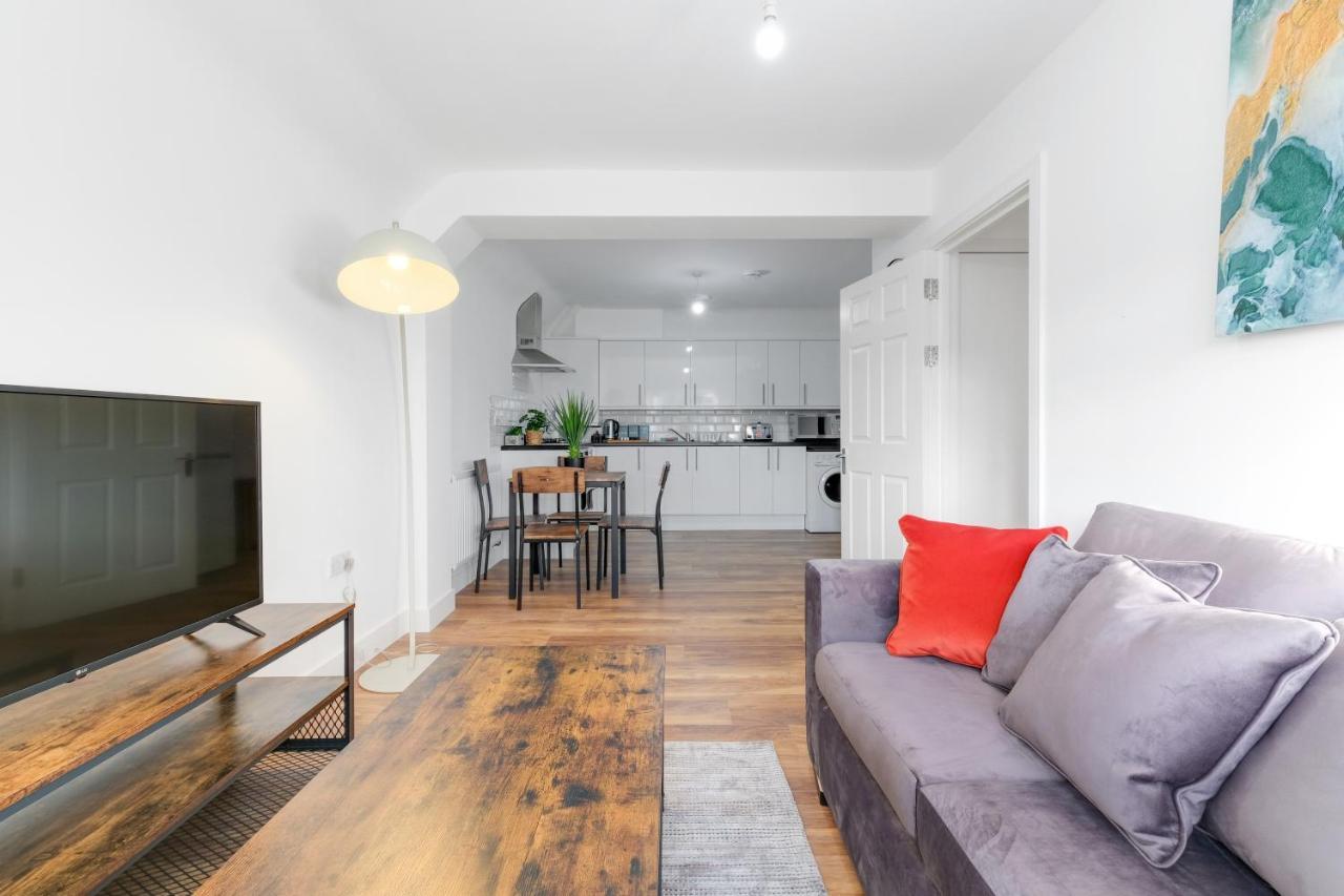 Pinewood Studios, Iver Slough Heathrow 1 & 2 Bedroom Apartments With Parking By Arista Living Exterior foto