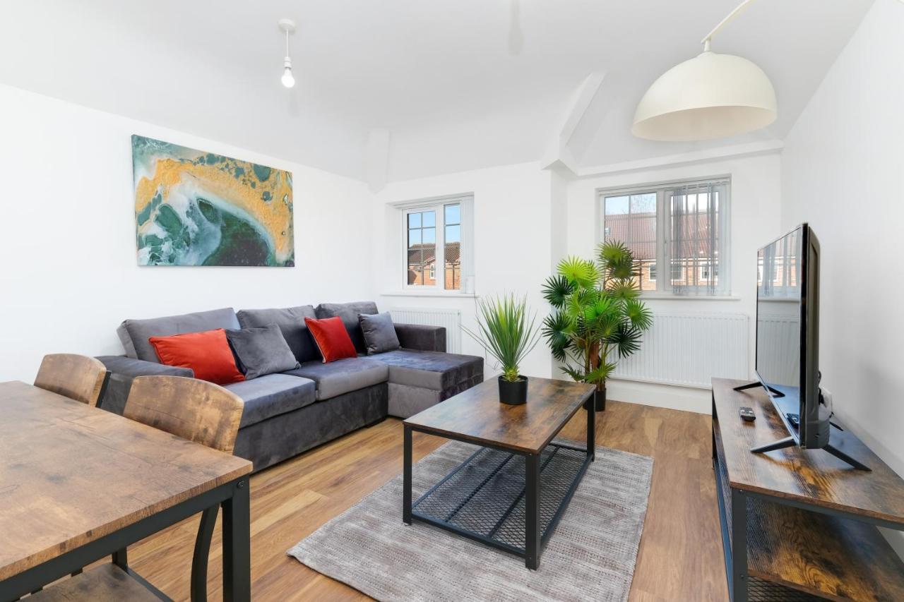 Pinewood Studios, Iver Slough Heathrow 1 & 2 Bedroom Apartments With Parking By Arista Living Exterior foto