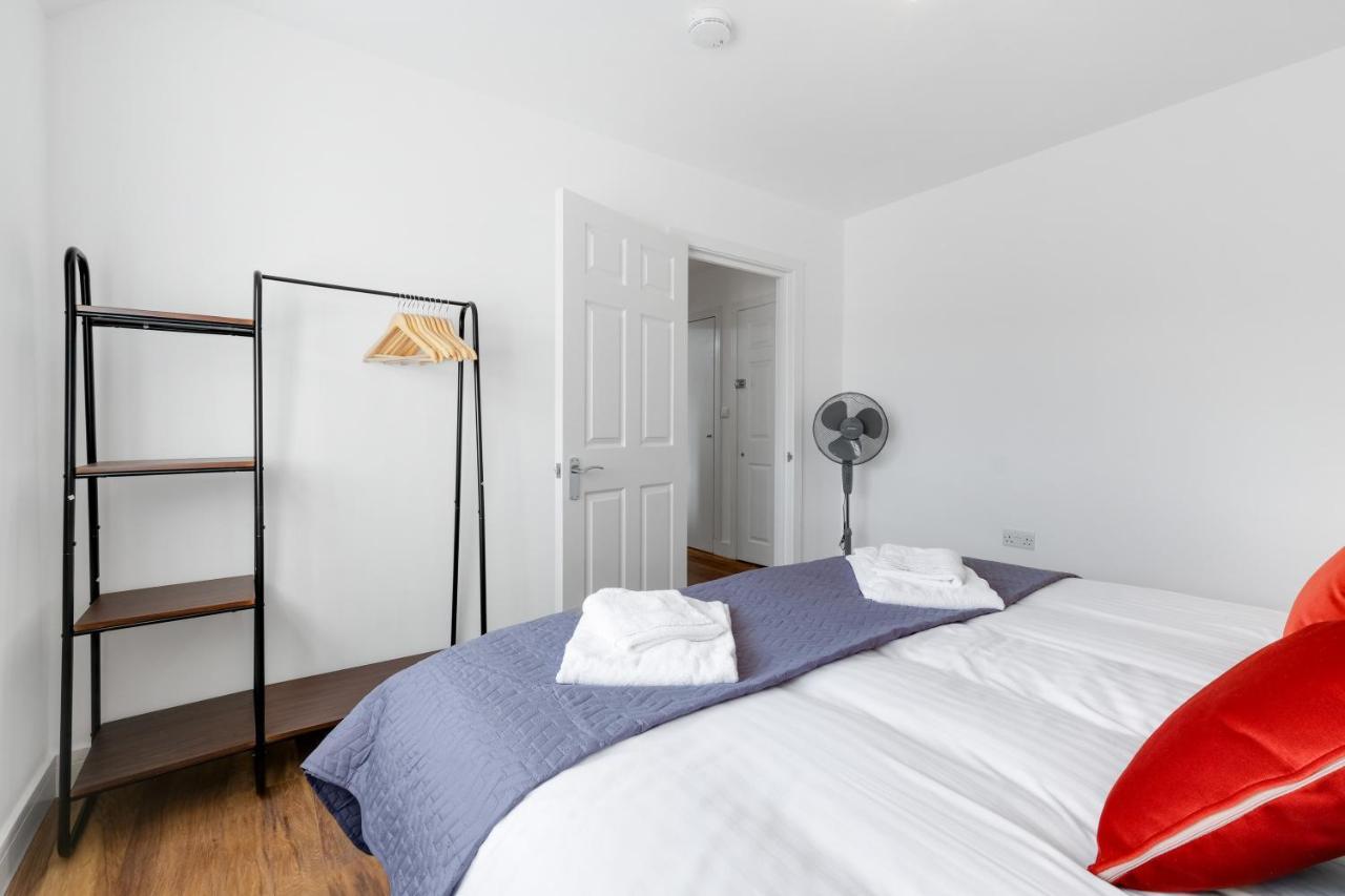 Pinewood Studios, Iver Slough Heathrow 1 & 2 Bedroom Apartments With Parking By Arista Living Exterior foto